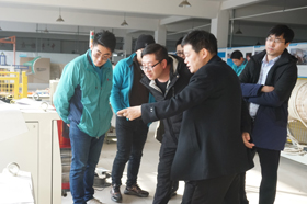 工業(yè)焊接機(jī)器人廠(chǎng)家技術(shù)安裝調(diào)試機(jī)器人
