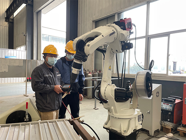 自動化焊機(jī)操作人員需要注意的安全事項 自動化焊機(jī)操作人員需要注意的安全事項