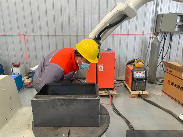 自動焊接機(jī)器人幫助企業(yè)成本下降，技術(shù)水平提升